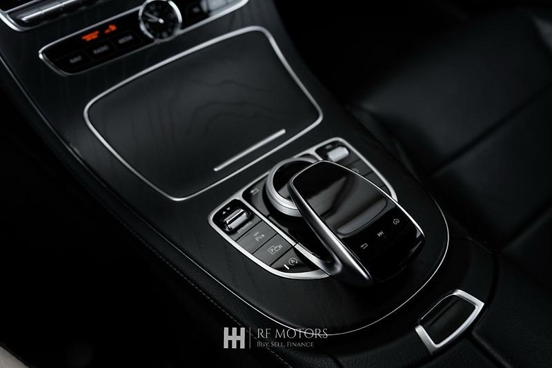 Mercedes-Benz Třídy C (2019) C 300d Kombi 180kW - fotka 40 z 43