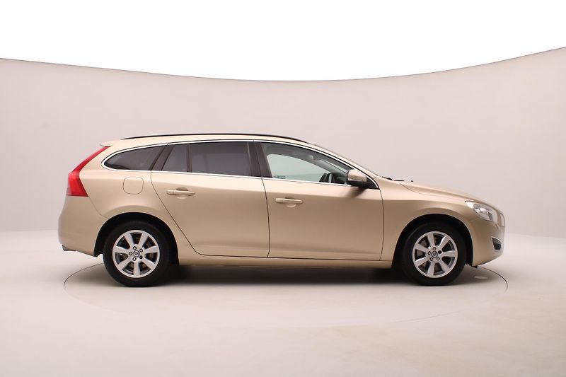 Volvo V60 D5 MOMENTUM REZERVACE - fotka 13 z 43