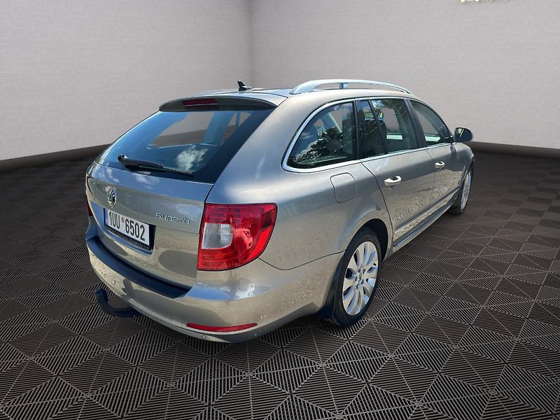 Škoda Superb (2011) 2.0Tdi 103kw - fotka 7 z 29