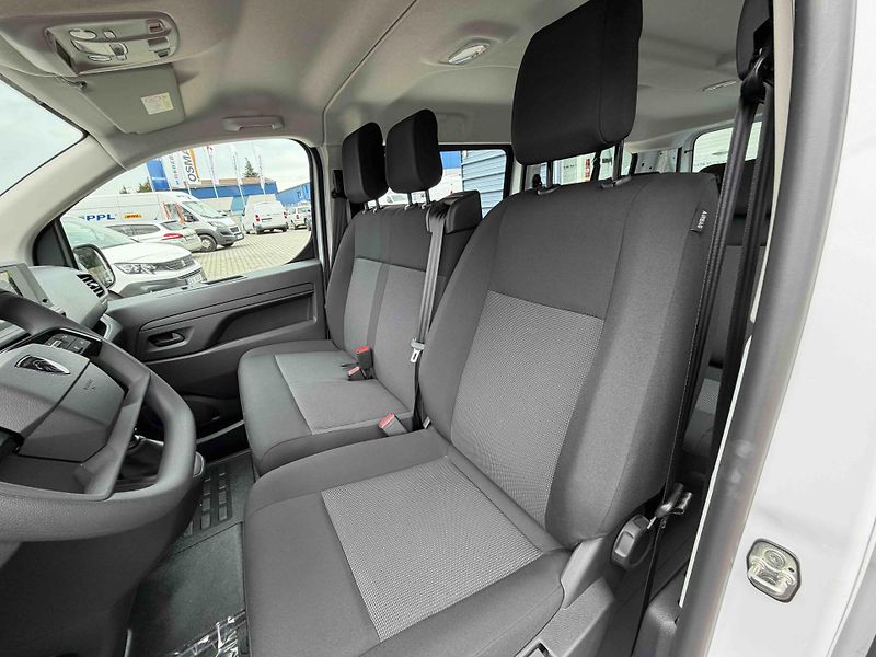 Peugeot Expert (2026) Combi L3 2.2 BlueHDi 150 MAN6 - fotka 12 z 22