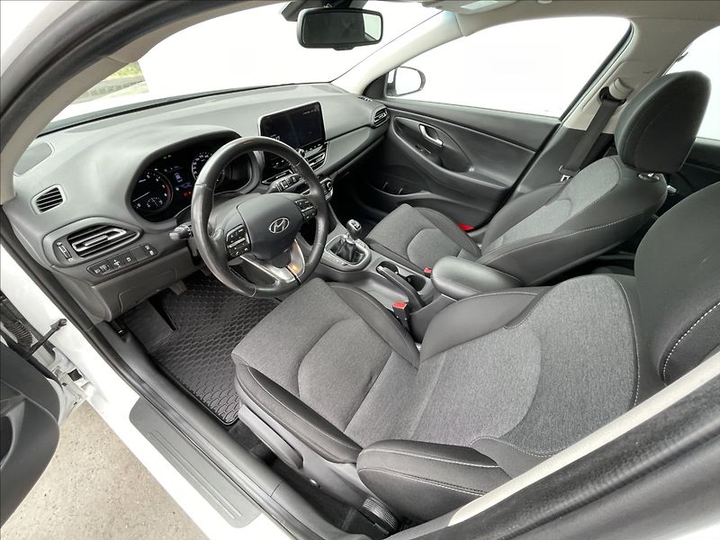 Hyundai i30 1,5 T-GDI Combi Smart PDC - fotka 5 z 23