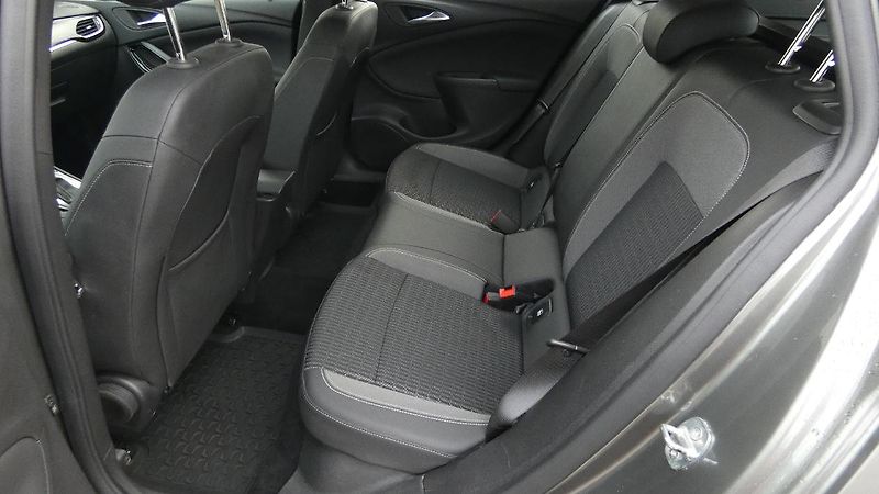 Opel Astra 1.5 CDTi 90kW Elegance ST S/S - fotka 21 z 23