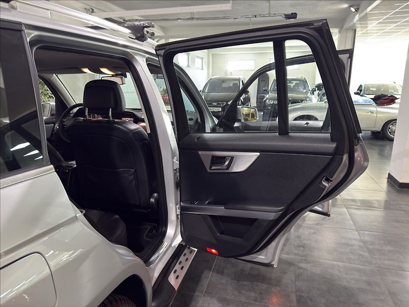 Mercedes-Benz GLK 2,2   220CDI AUTOMAT BI-XEN - fotka 22 z 31