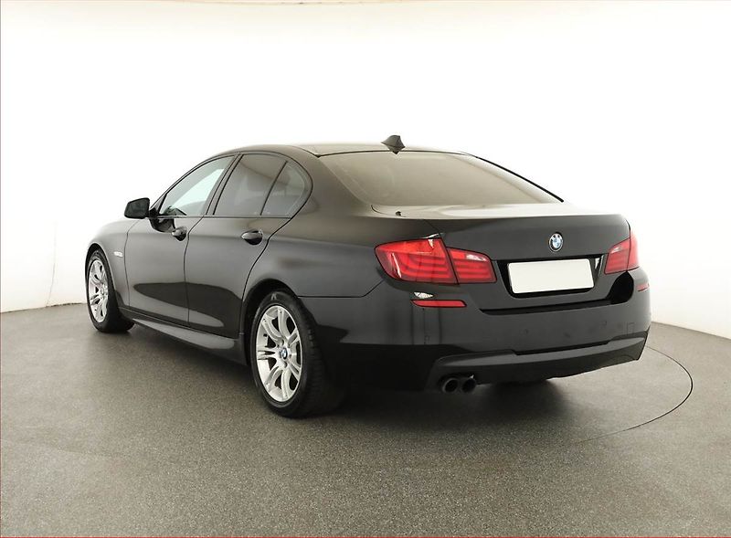 BMW Řada 5 (2010) 520d, Xenony, Tempomat - fotka 4 z 17