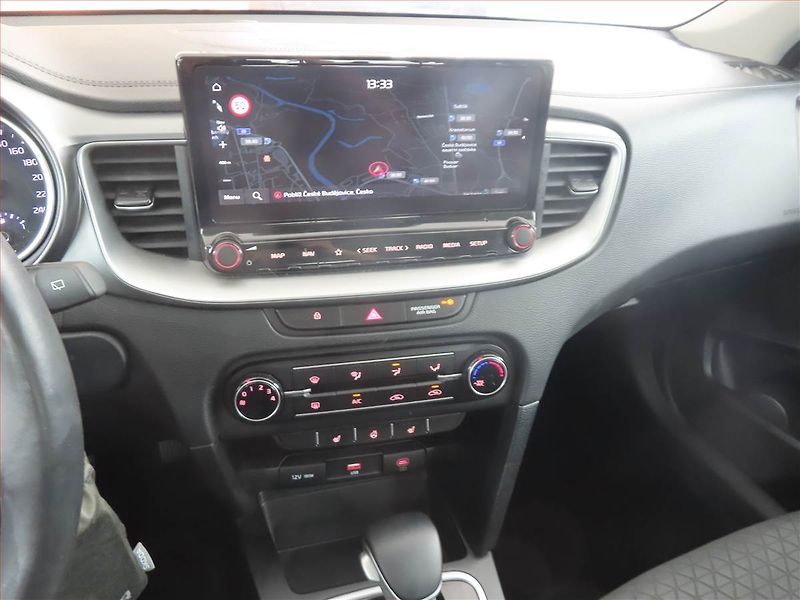 Kia Ceed (2024) 1.5 T-GDI - fotka 12 z 18