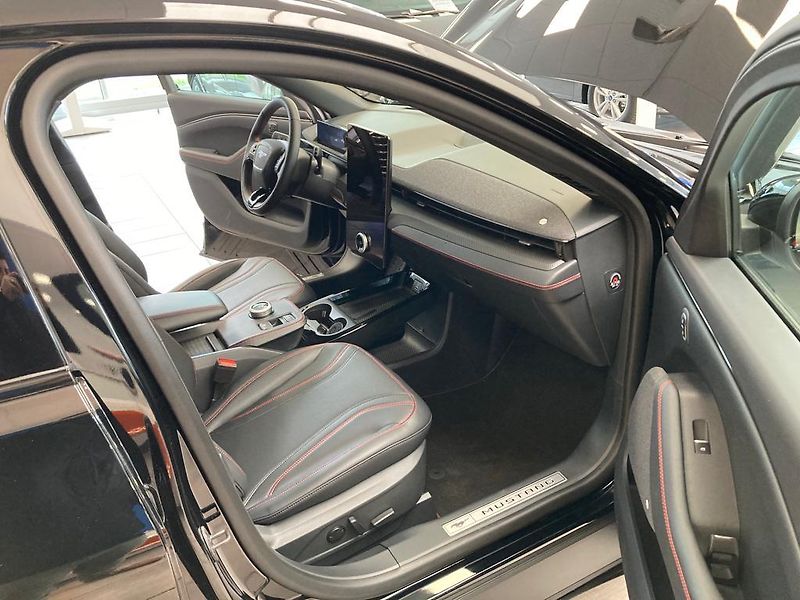 Ford Mustang Mach-E (2023) Premium 351k 99 kWh 5D - fotka 21 z 23
