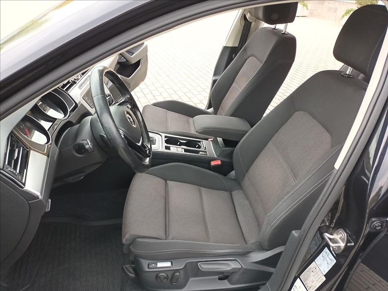 Volkswagen Passat 2,0 TDI,110KW,RADAR,LED, - fotka 14 z 47