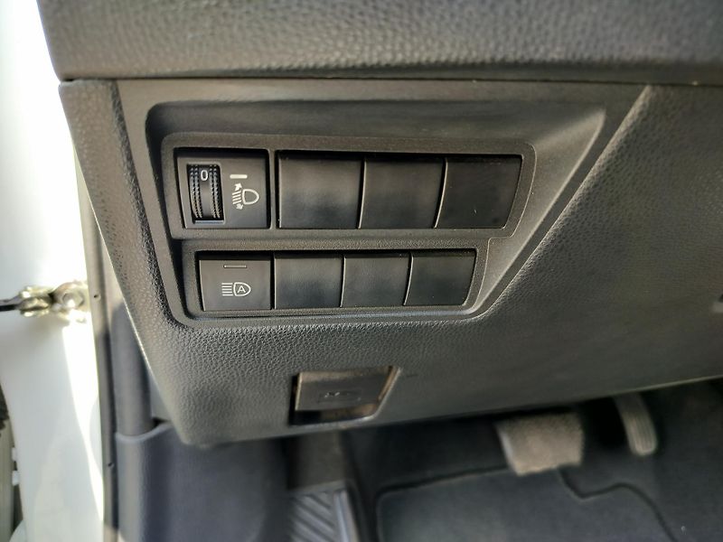 Toyota Yaris 1.5 VVT-i Hybrid - fotka 11 z 25