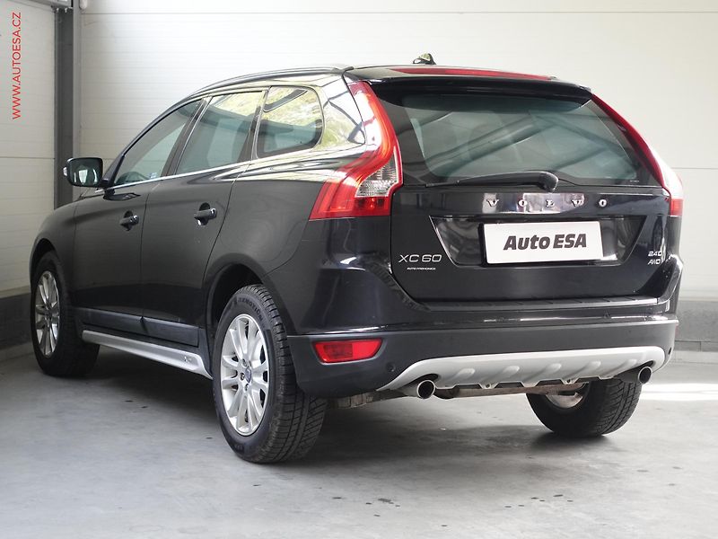 Volvo XC60 (2010) 2.4D 4x4, ČR, Xenon, park - fotka 6 z 20