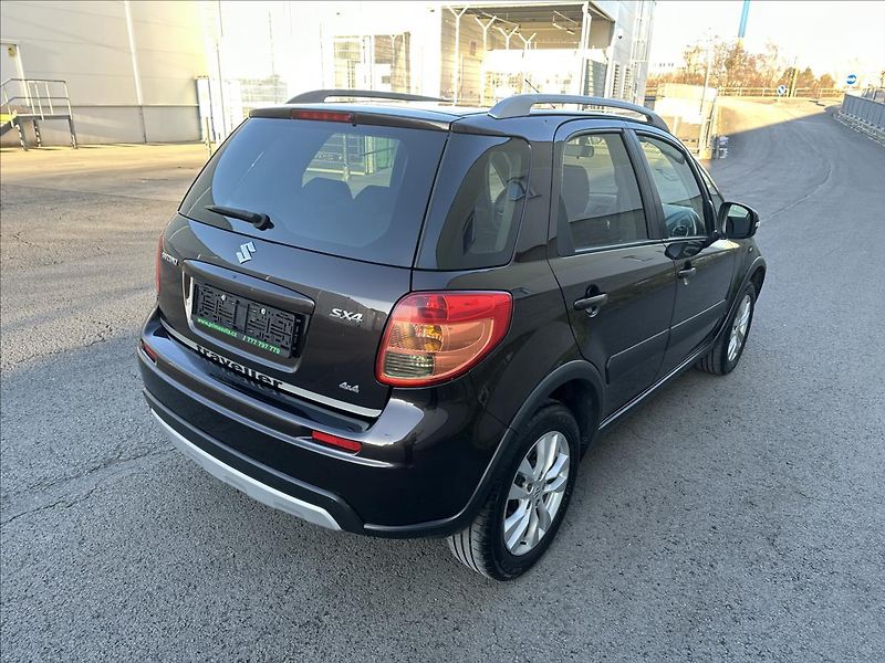 Suzuki SX4 1,6 4x4 STYLE - fotka 3 z 19