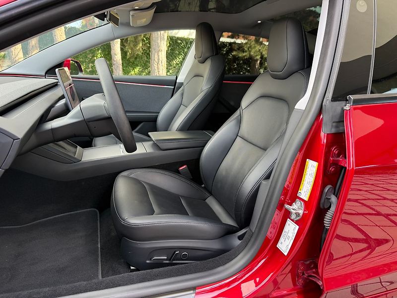 Tesla Model 3 Standart Range Premium - fotka 12 z 37