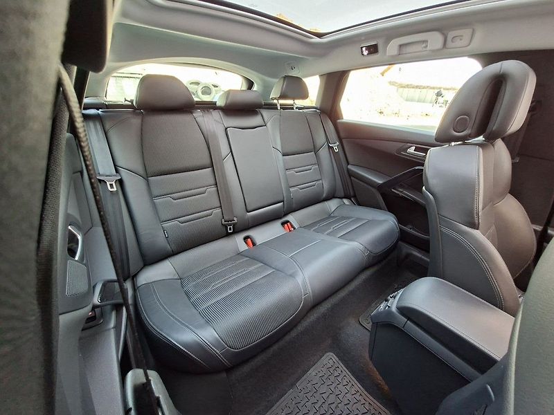 Peugeot 508 SW GT 2.2 HDI 204k AUT6 - fotka 6 z 27