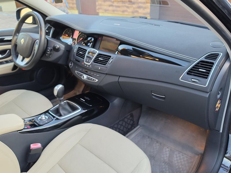 Renault Laguna 2.0dCi 131kW INITIALE*PANORAMA - fotka 43 z 58