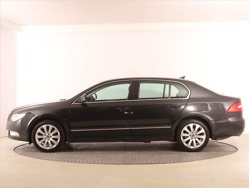 Škoda Superb (2011) Elegance 1.4 TSI, Navi, Xenony - fotka 3 z 23