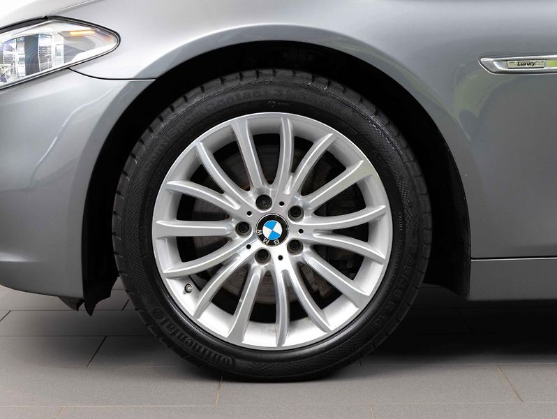 BMW Řada 5 530d xDrive Sedan - fotka 6 z 22