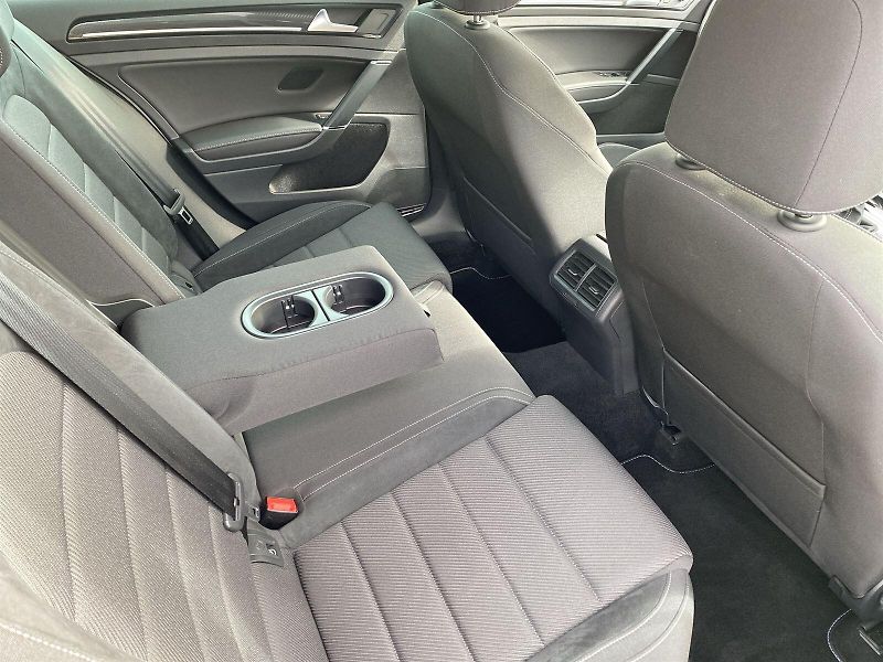 Volkswagen Golf (2019) 2.0 TSI DSG 4Motion R-Line - fotka 9 z 34