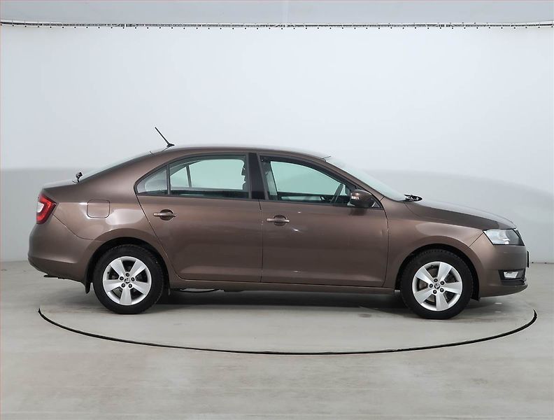 Škoda Rapid (2019) 1.0 TSI, Park. senzory - fotka 6 z 18