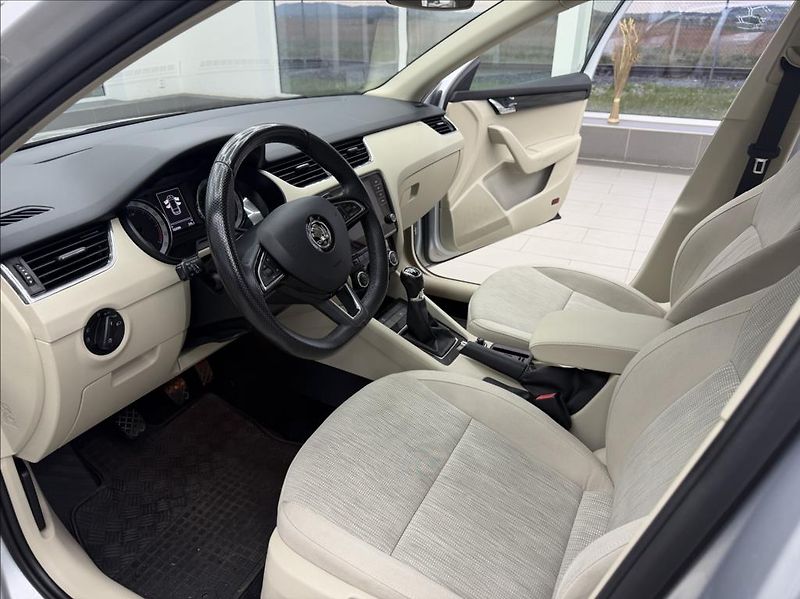 Škoda Octavia 1,6 TDi,Navi,digiklima,vyhř.se - fotka 9 z 33