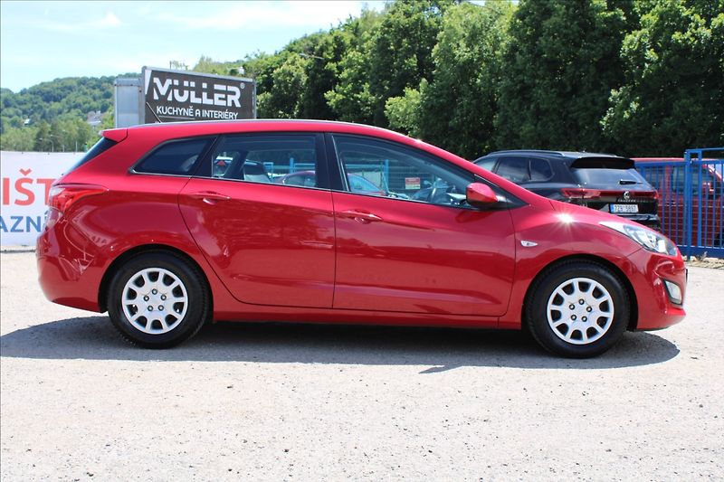Hyundai i30 1,6 i  NOVÉ V ČR - fotka 4 z 36