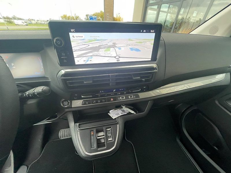 Toyota ProAce Verso 2.2D L2 180k AT VIP Skyview - fotka 17 z 30