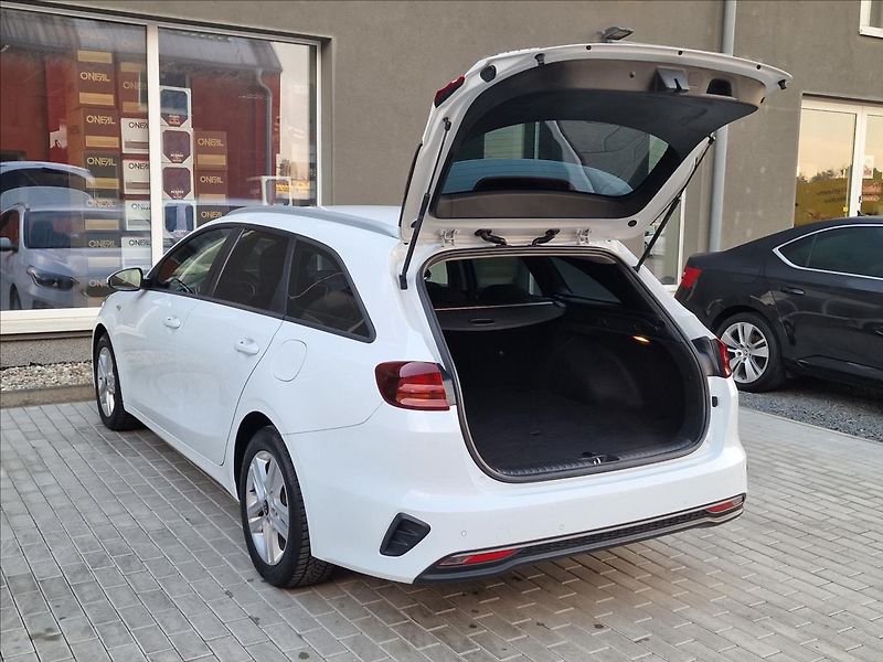 Kia Ceed 1.6CRDi 100kW Fresh SW,1.Maj. - fotka 37 z 47