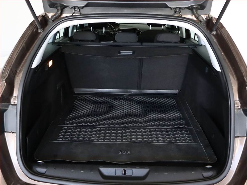 Peugeot 308 (2015) Allure 1.2 e-THP, ČR,1.maj - fotka 11 z 14