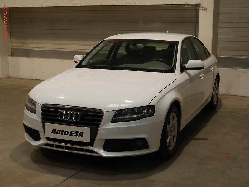 Audi A4 (2009) 2.0 TDi, 1.maj, AC, park - fotka 3 z 16