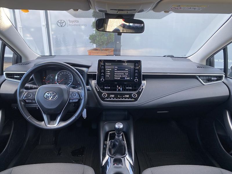 Toyota Corolla 1.6i, ČR-1m, Comfort, tažné - fotka 12 z 33