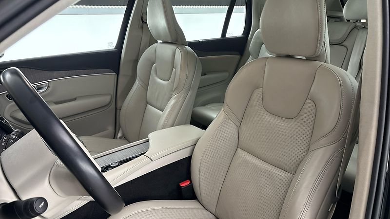 Volvo XC90 2.0 B5 AUT AWD Ultimate Bright - fotka 15 z 36
