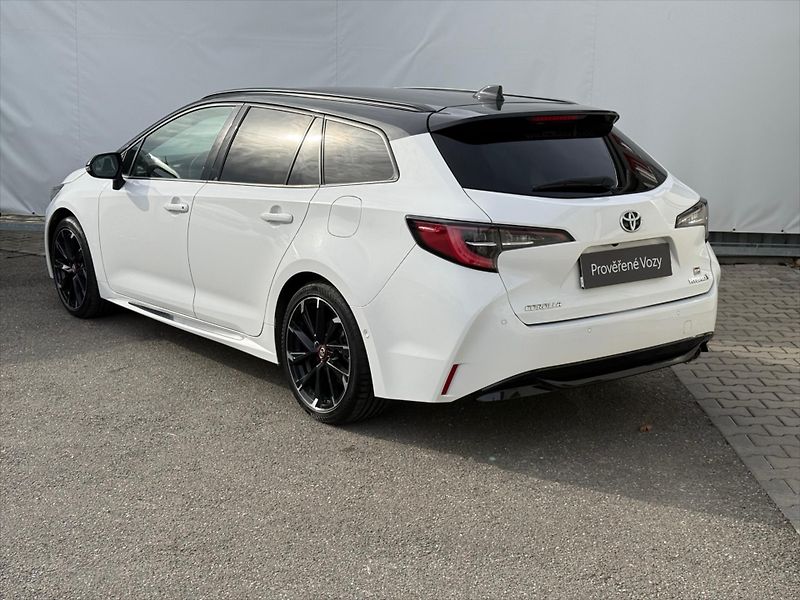 Toyota Corolla 2,0 GR sport, Hybrid - fotka 6 z 20