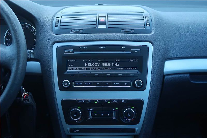 Škoda Octavia (2012) Ambition 1.2 TSI, Serv.kniha - fotka 12 z 18