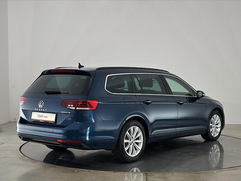 Volkswagen Passat Business DSG - fotka 2 z 31