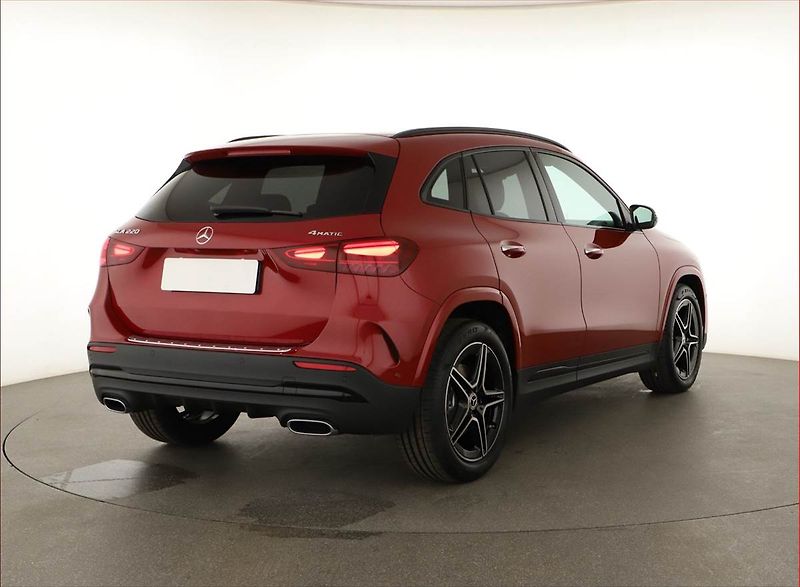 Mercedes-Benz GLA (2025) 220 4MATIC - fotka 5 z 26