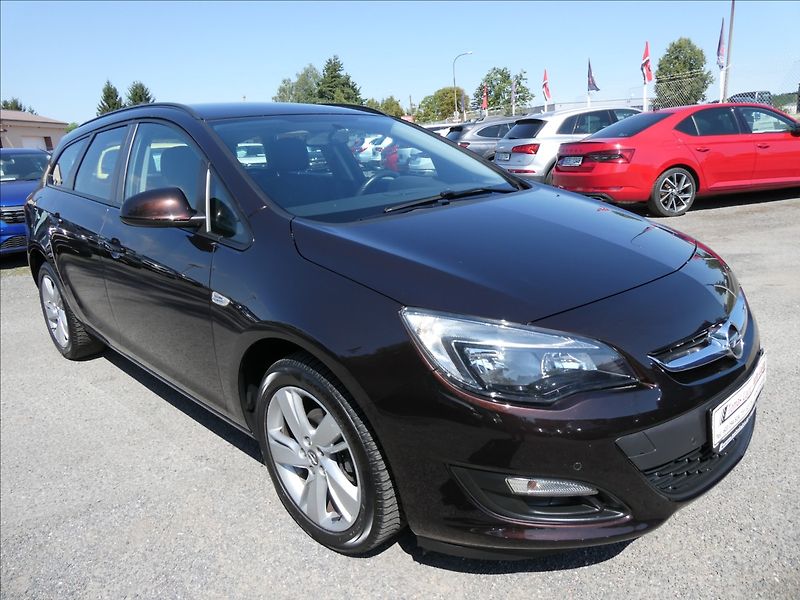 Opel Astra 1,4 i 88kW klima, serviska - fotka 1 z 44