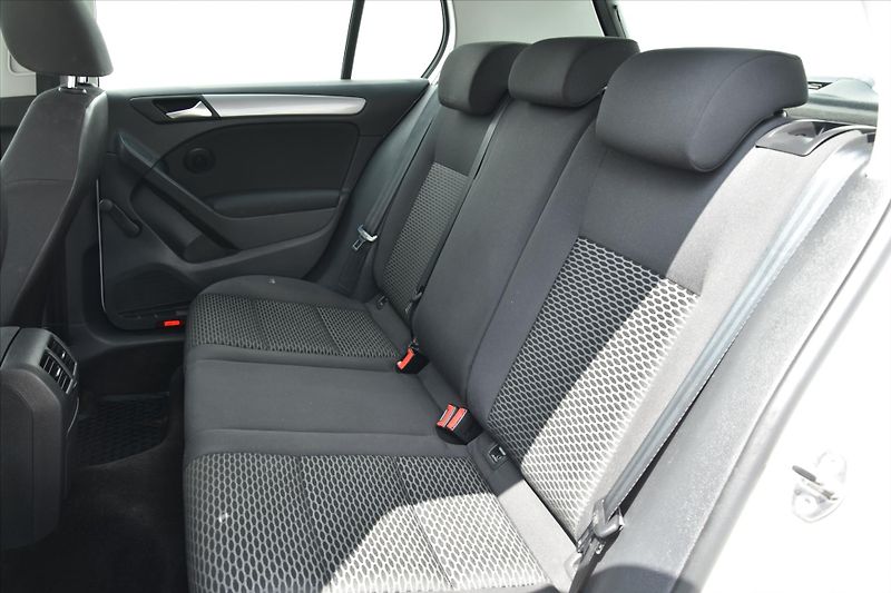 Volkswagen Golf 1.2 TSI 77kW TREND SERVIS. KN. - fotka 11 z 20