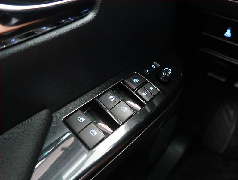Toyota Hilux (2018) 2.4 D-4D - fotka 17 z 20