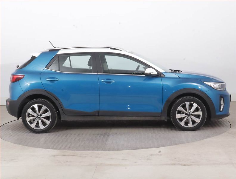Kia Stonic (2023) Exclusive 1.0 T-GDI, EXCLUSIVE - fotka 6 z 15