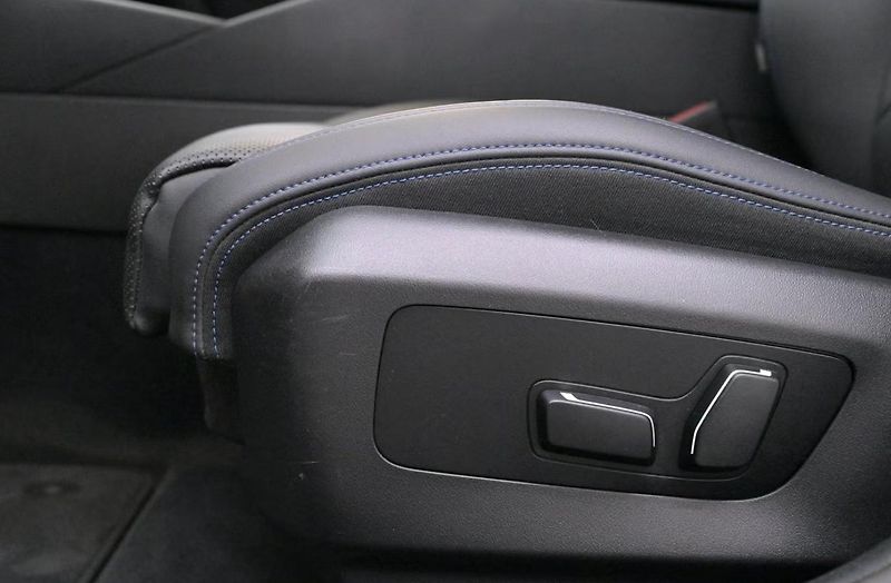 BMW i5 eDrive40 Touring M SoH 97% Taž - fotka 9 z 26
