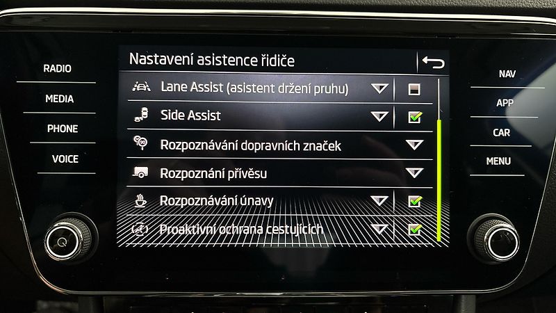 Škoda Superb 2.0 TDI DSG 4x4 Style - fotka 27 z 30