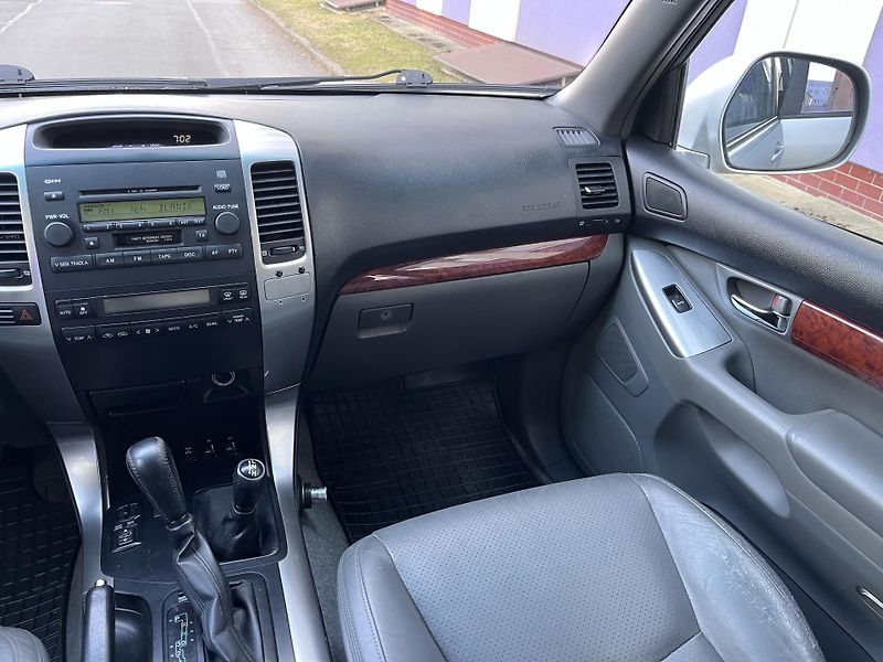 Toyota Land Cruiser 120 3,0D 4WD/automat 8-míst/ČR - fotka 34 z 39