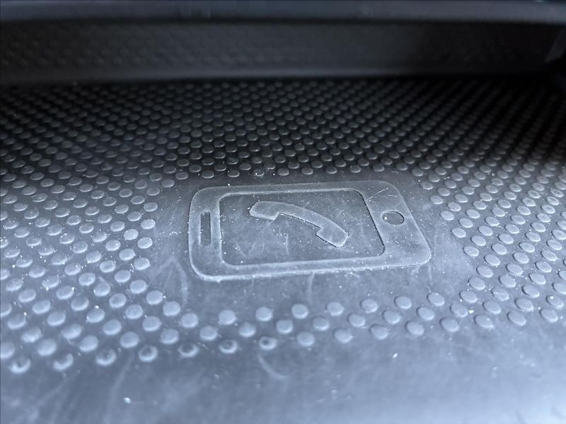 Volkswagen Passat 2,0 KAMERA 360,KEYLESS,VIRTUAL - fotka 30 z 31