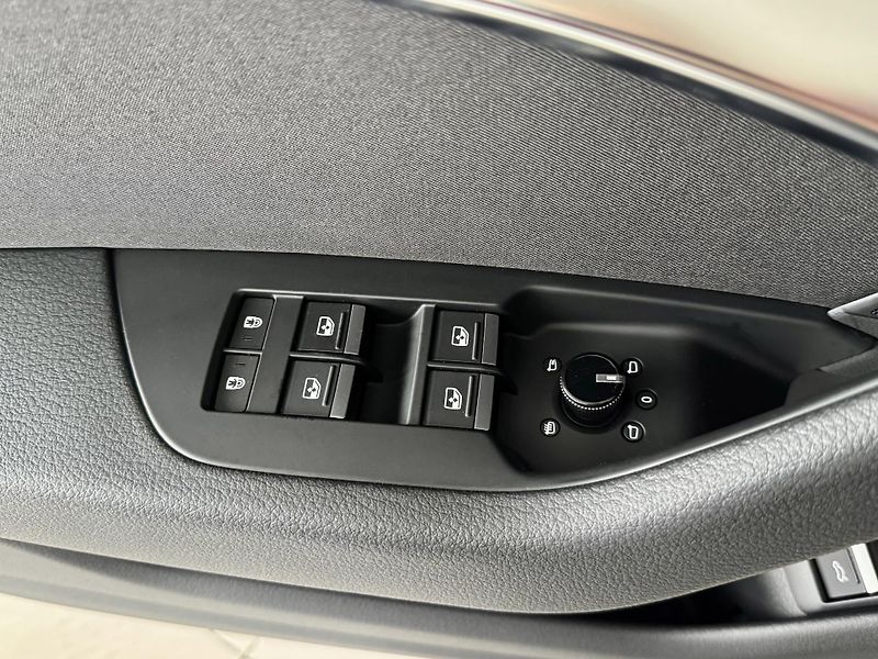 Audi A6 50TFSIe Quattro*360kam*KeyLess - fotka 33 z 38