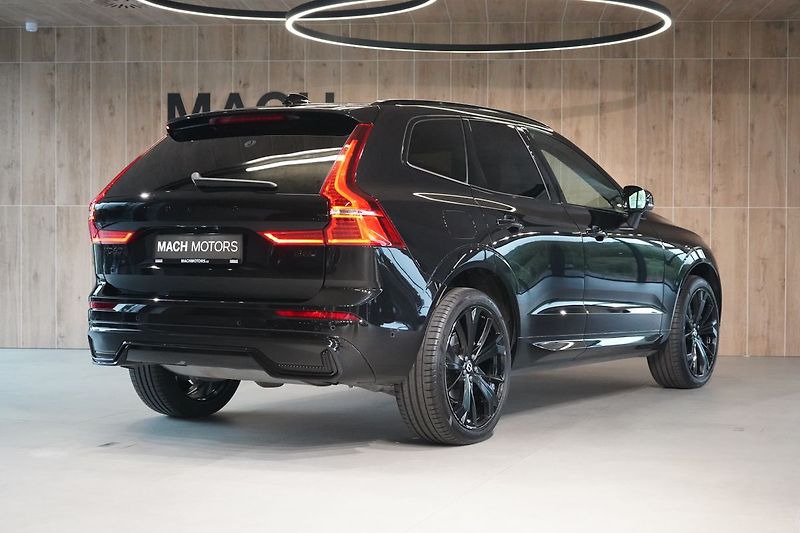 Volvo XC60 B5 Plus Black Edition, 360° - fotka 8 z 44