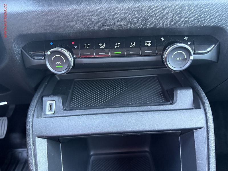 Citroën C4 (2022) 1.2 PT, ČR, AC, temp - fotka 16 z 17