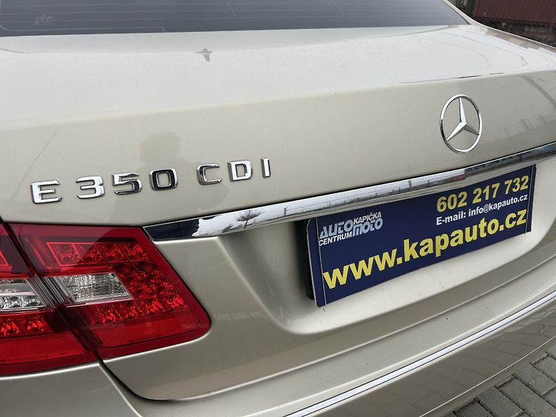 Mercedes-Benz Třídy E E350 CDI BlueEFFICIENCY 4Matic - fotka 33 z 45