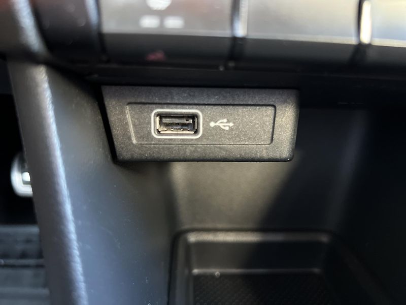Škoda Rapid Spaceback 1.0TSi 81kw KAMERA - fotka 23 z 44