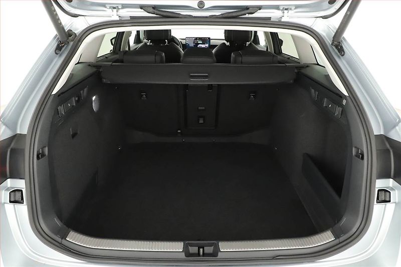 Škoda Superb (2025) 2.0 TDI, L&K, Head Up, Navigac - fotka 11 z 31