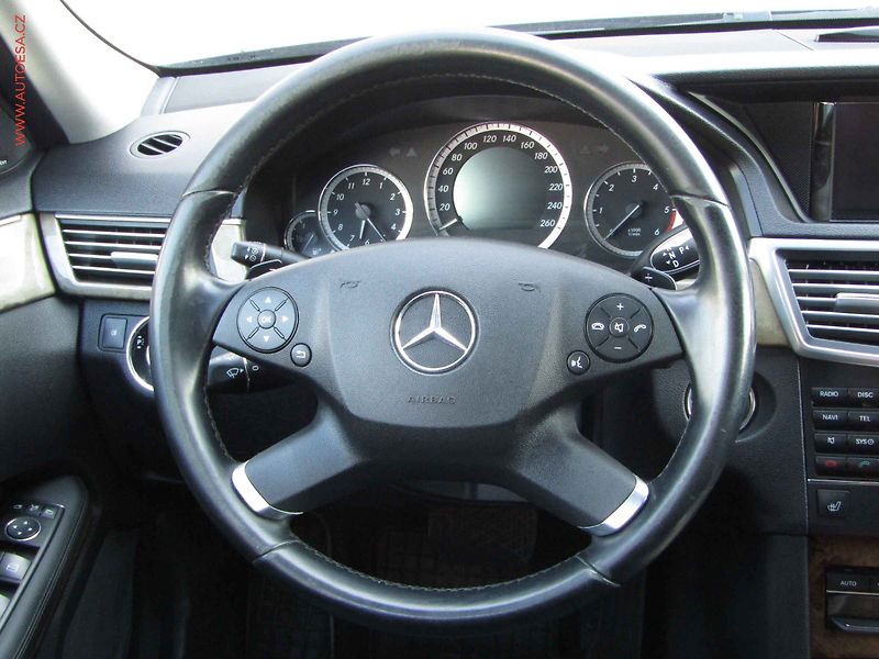 Mercedes-Benz Třídy E (2010) 3.0 CDi E 350 4Matic, ČR - fotka 15 z 24