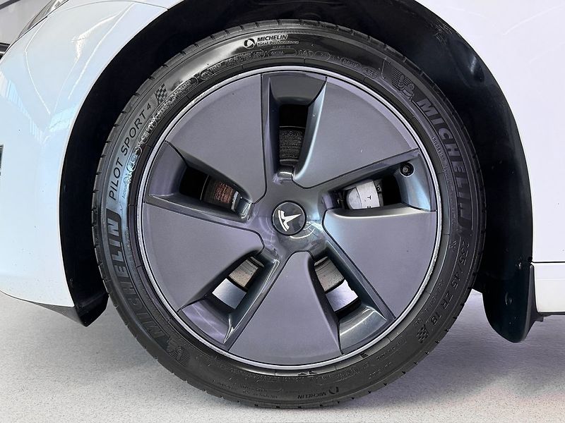 Tesla Model 3 LONG RANGE, DUAL MOTOR, 366 KW - fotka 8 z 33