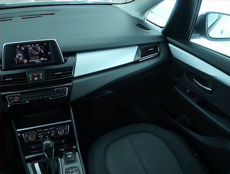 BMW Řada 2 (2017) 218d Active Tourer, Automat - fotka 8 z 23